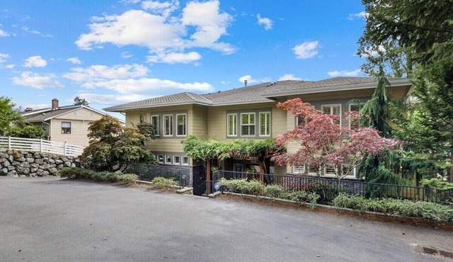 Spacious 6-bedroom Luxury House with Lake Access Lynnwood, Washington