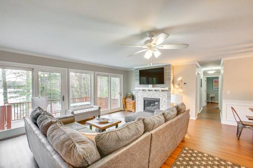 Spacious, Peaceful Lake House, 10 Mi to Horse Show