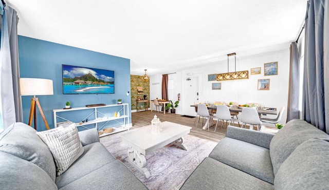Stocked Condo - Sleeps 10 - Palmwavestays