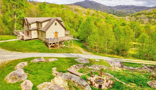 Stoneledge Manor - Creek with Pond - Mountain Views - Pool Table