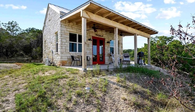Stunning Cottage with Fantastic Views for a Romantic Escape near Austin, Texas