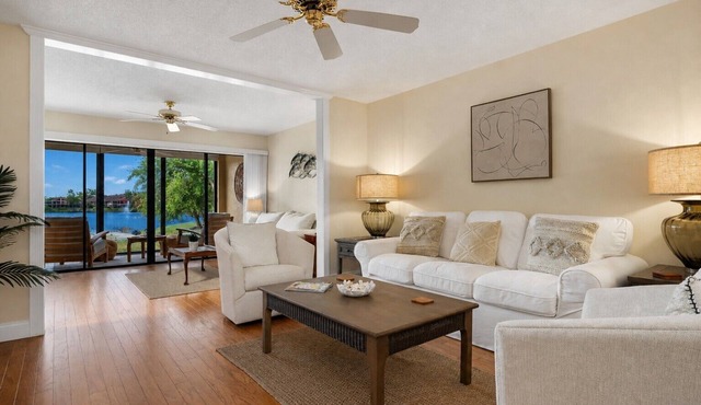 Stunning lakefront condo near Siesta Key beach