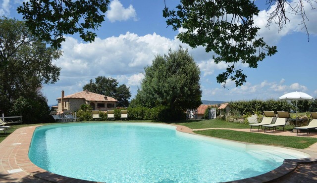 Stunning private villa with private pool, A/C, WIFI, patio and pets allowed, close to Montalcino