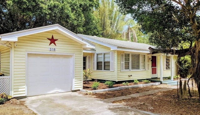 Stylish 2-Bedroom Home in Sarasota