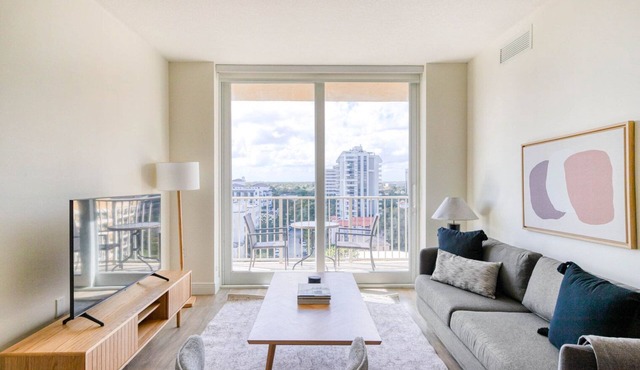 Stylish Coral Gables 2BR w/W/D, Pool & Gym, near Shops, by Blueground