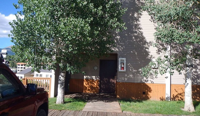 Super location for your Summer vacation! Hiking, Biking, Wild flowers.