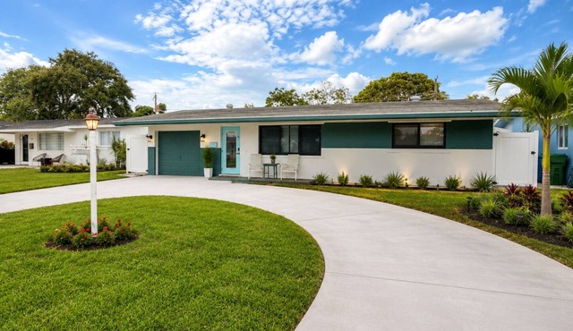 The Green House - Fully Renovated 3Bed 2Bath Home with spacious backyard