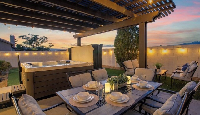 The Ultimate 5BR Funhouse: Spa, Golf & Pool Table!