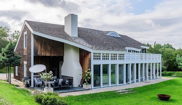 "THE WAVE" is a Modern home that is the ideal retreat for Hamptons living.