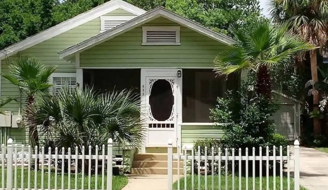 "The WOW COTTAGE" ~ The LEGENDARY Can't-Miss Experience in Historic Mount Dora!