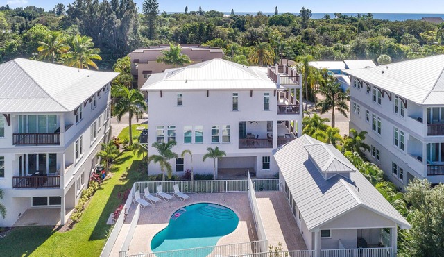 Topsail Cottage | Luxury Home on Siesta Key w/Heated Pool & Rooftop View of Gulf, Walk to Beach!