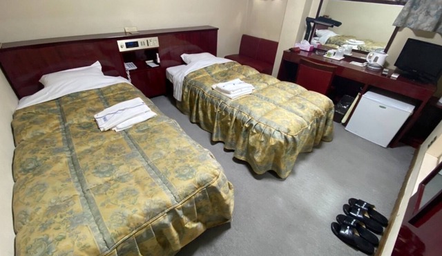 Twin room / Mihara Hiroshima