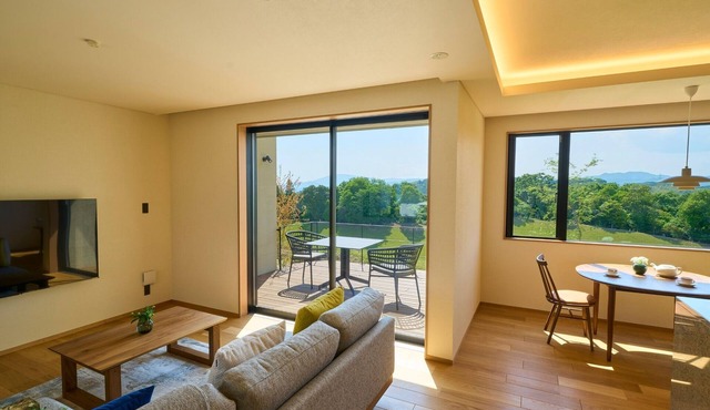Twostory twin villa with half board Golf course /Takehara Hiroshima