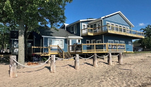 Unbeatable location on the beach, walking distance to The Village of SylvanBeach