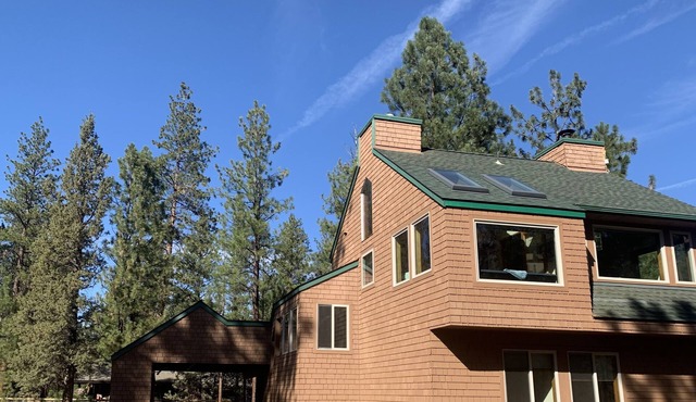 Unique Private Cabin in the Pines in Sisters! Clean & Cozy!