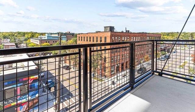 Urban Condo with Balcony in Downtown Ann Arbor