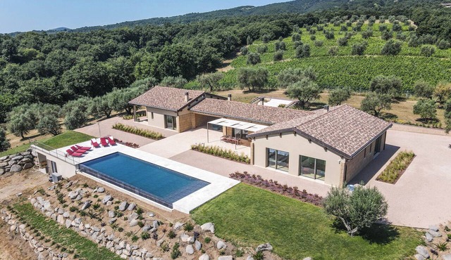 Villa with magnificent views of the Bolsena lake. Air conditioning in all rooms