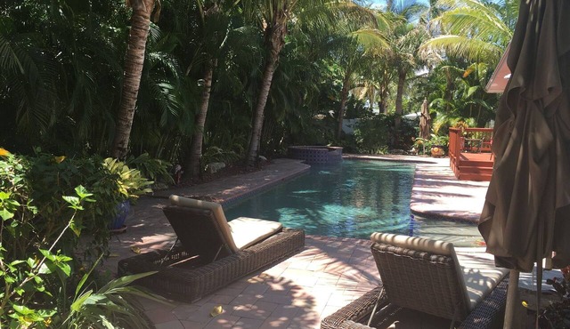 Walk To Siesta Village And Beach/Private Heated Pool & Hot Tub