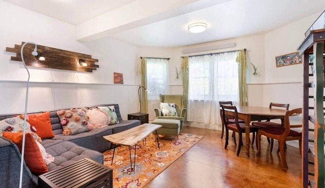 Walkable Sellwood 2BR Apartment