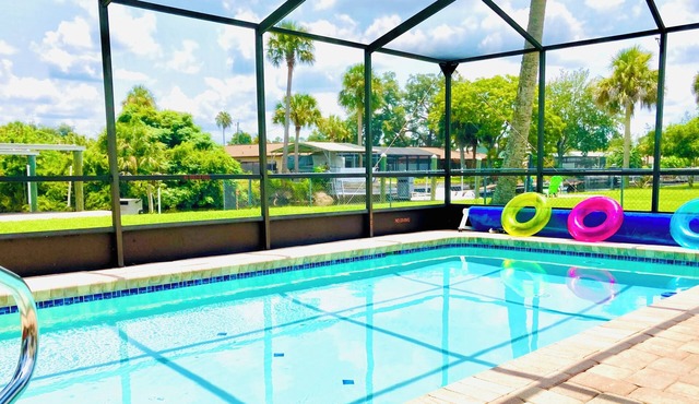 Waterfront, heated pool, floating dock