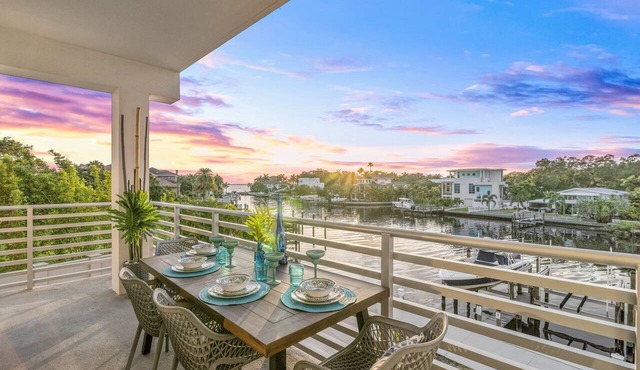 Waterfront, Pet-Friendly Condo with Pool, Spa, and Fitness Center near Downtown Sarasota