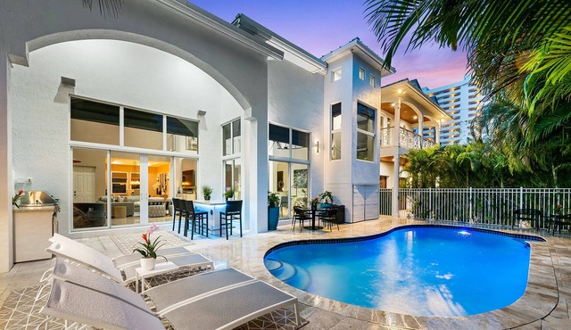 Welcome to Seaclusion, A Modern Spacious Home Just Steps to Park and Ocean!!!