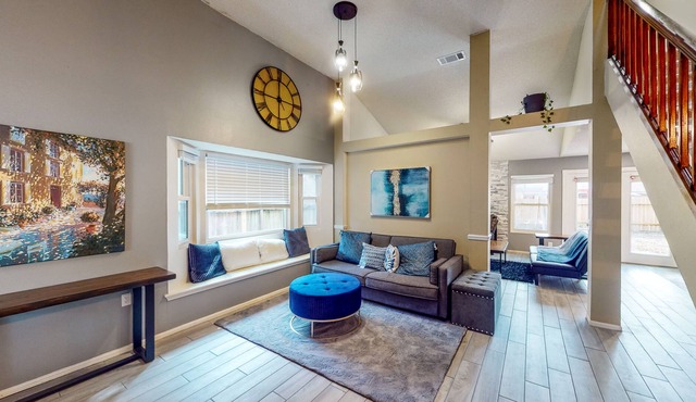 Welcoming Home with Big Fenced Yard & Alfresco Dining - Updated Kitchen, WiFi