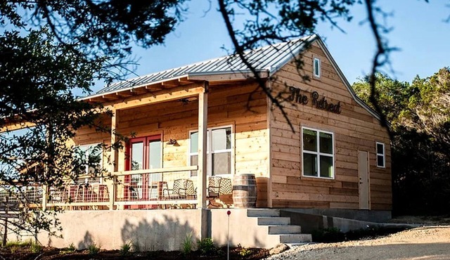 Wonderful Open-Plan Cottage for a Fantastic Family Retreat to Texas Hill Country near Dripping Springs, Texas