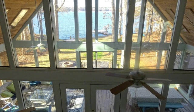 WOW views of Oconee! Private Dock! Hot-tub! Firepit! Canoe! PetsOK!