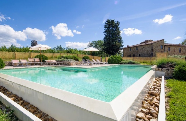 5 bedroom Villa, sleeps 10 in Castellina in Chianti with Pool and Air Con