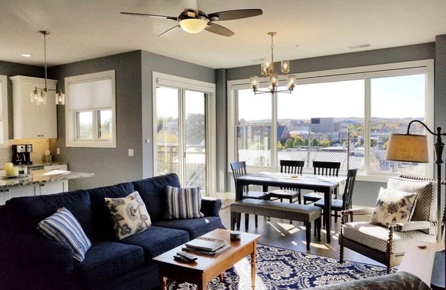 Park 402: Beautiful Condo Right Downtown