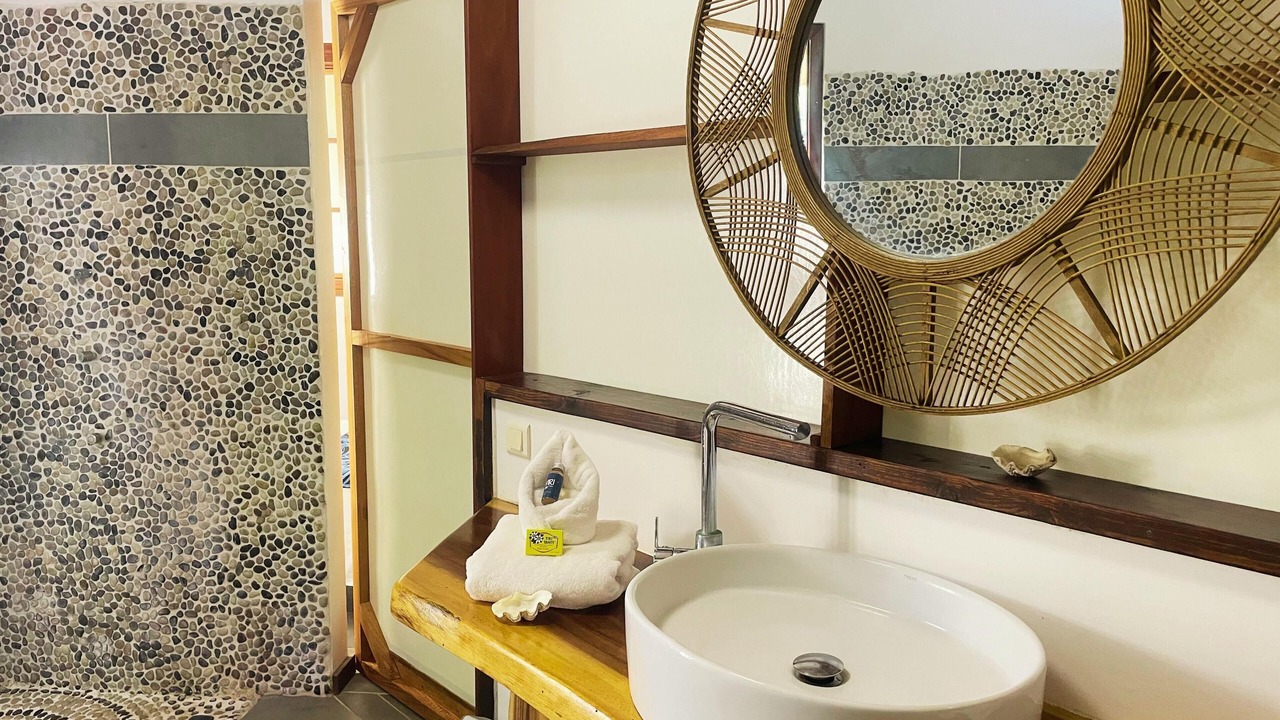 Photo of Bathroom in Opoa