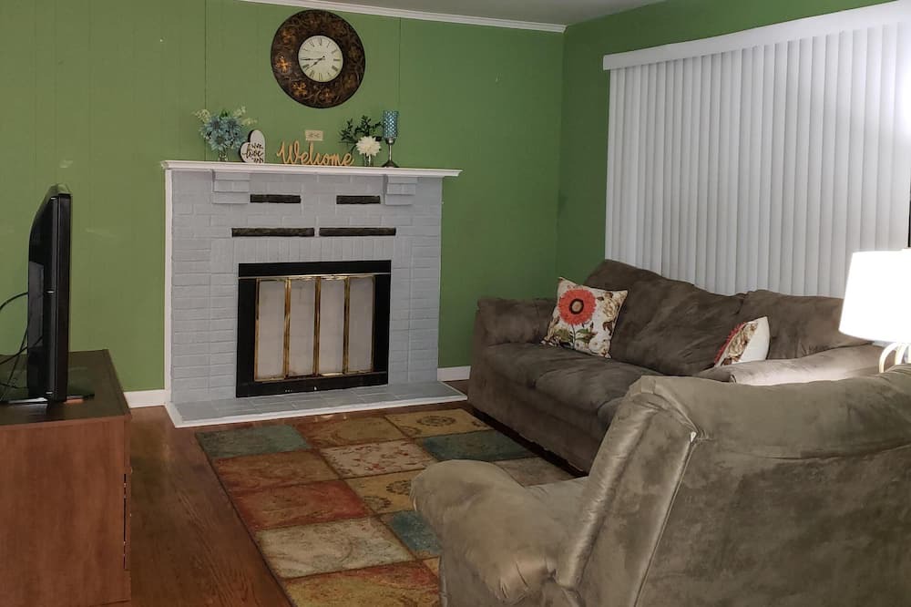 Photo of Livingroom in Forest