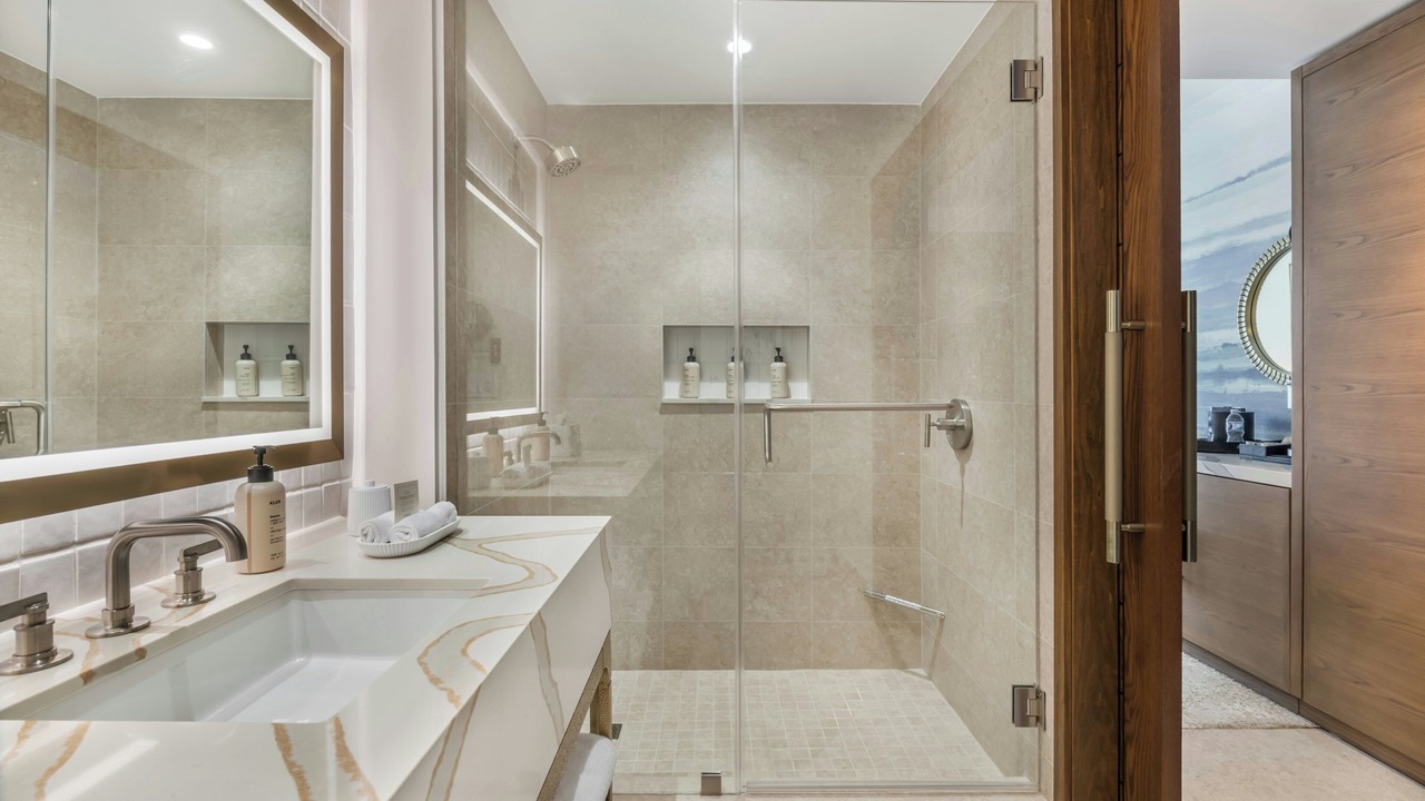 Photo of Bathroom in 17th Street Causeway