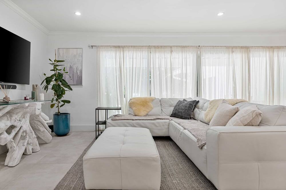 Photo of Livingroom in Dolphin Isles