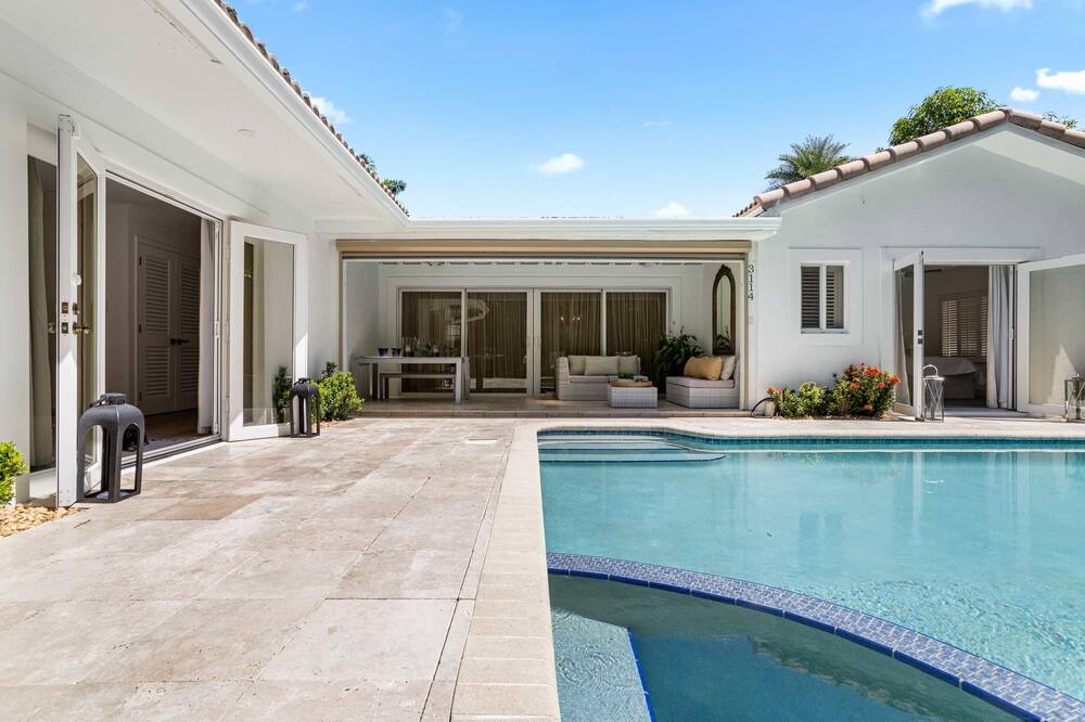 Photo of Outdoor in Dolphin Isles