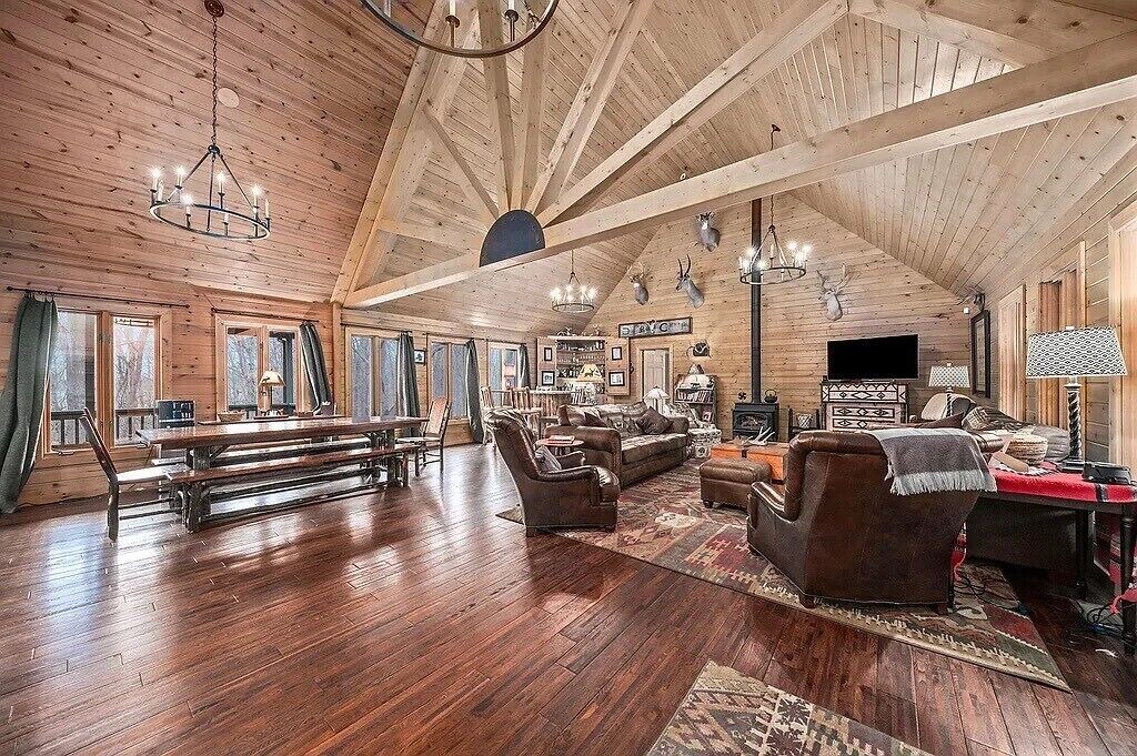 Photo of Livingroom in Lawrence