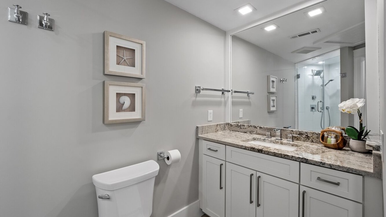Photo of Bathroom in Night Heron