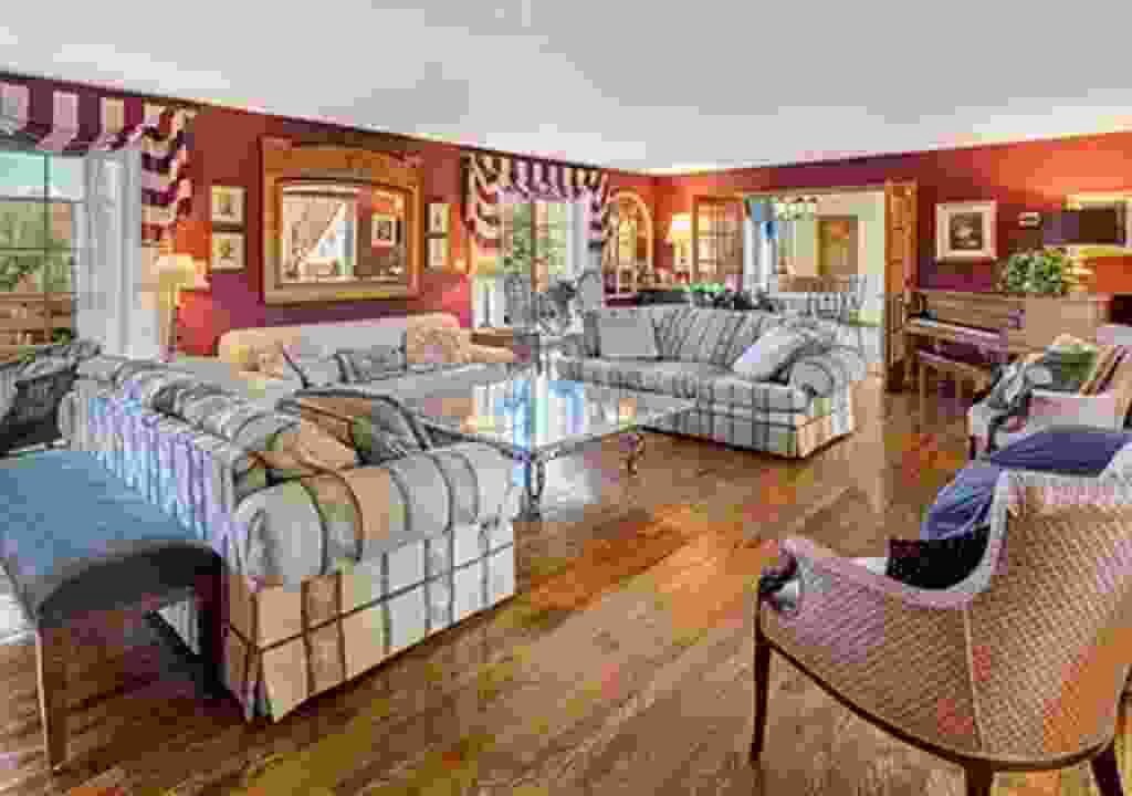 Photo of Livingroom in Westhampton