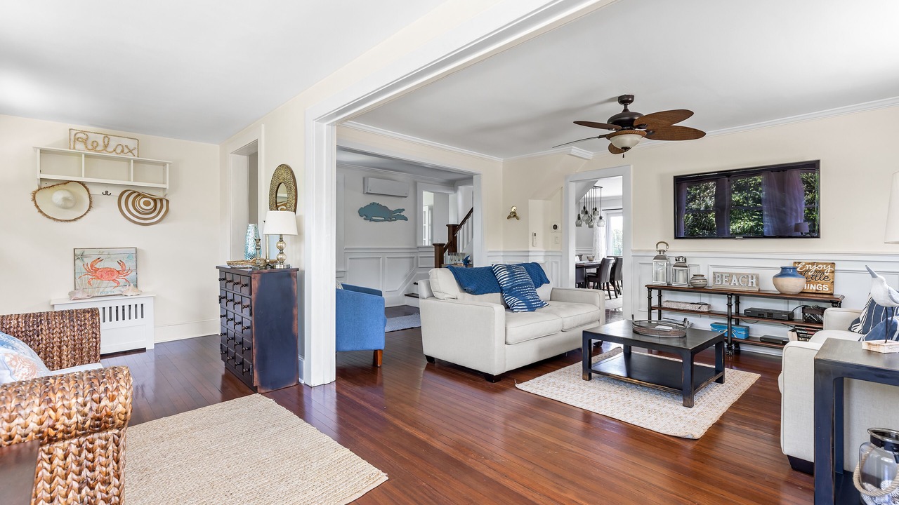 Photo of Livingroom in Village of Southampton