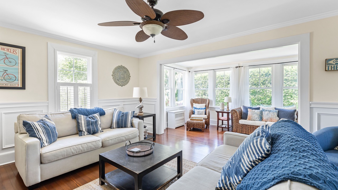 Photo of Livingroom in Village of Southampton