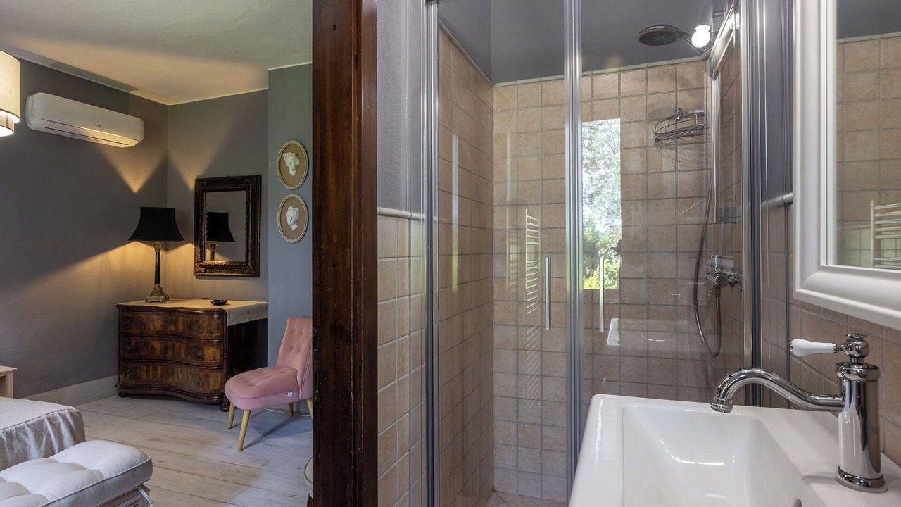 Photo of Bathroom in Lari