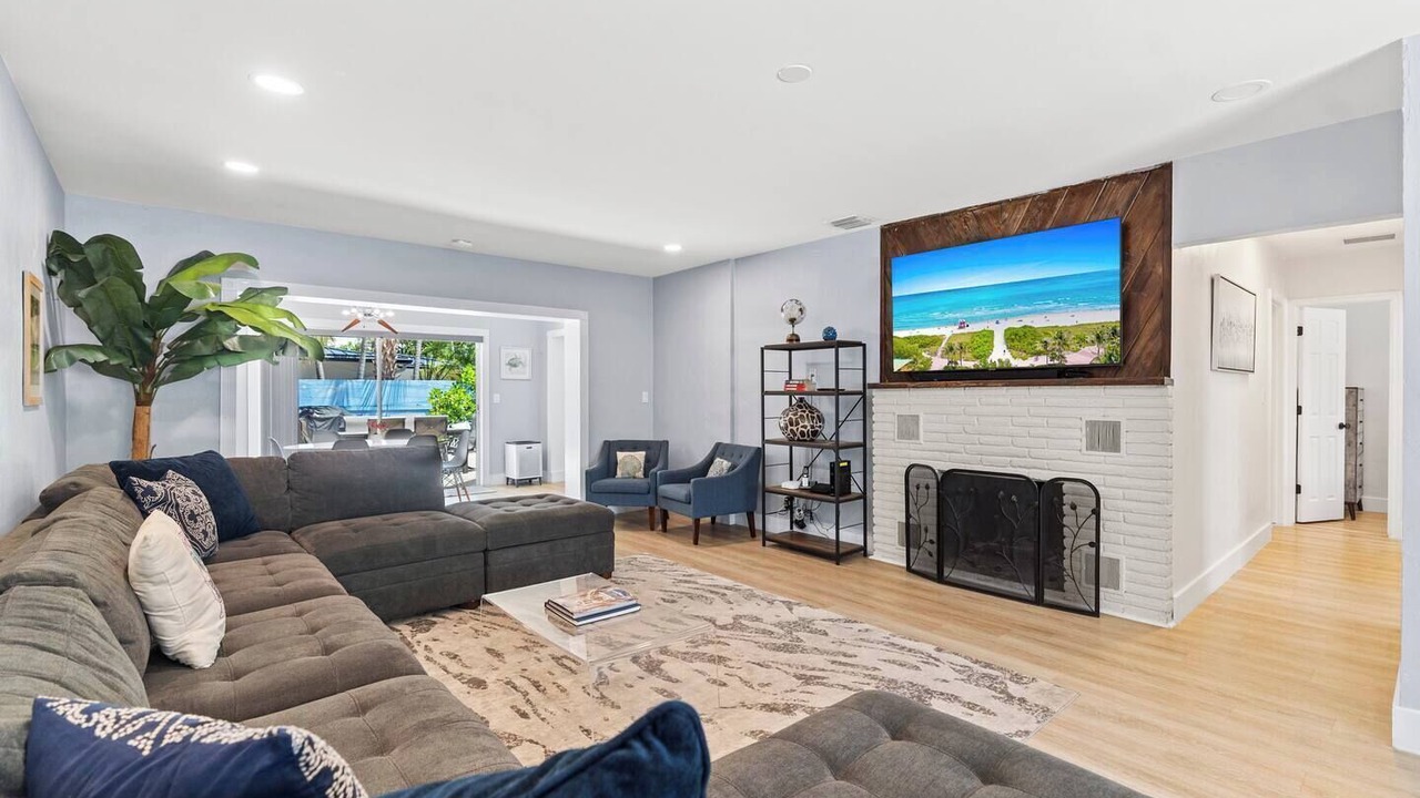 Photo of Livingroom in Lauderdale Beach