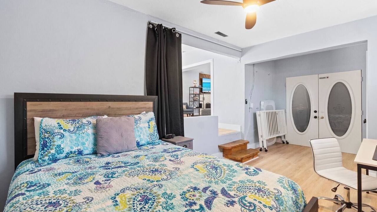 Photo of Bedroom in Lauderdale Beach