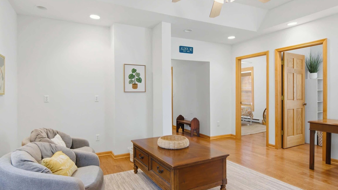 Photo of Livingroom in Alden