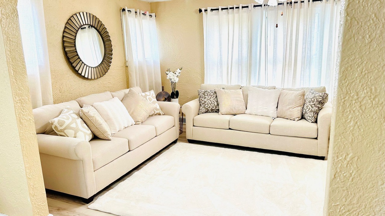 Photo of Livingroom in Niagara Falls
