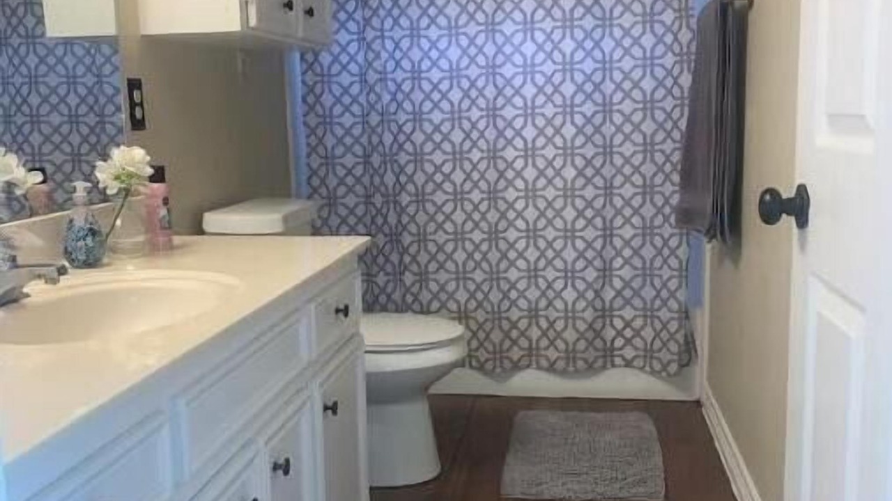 Photo of Bathroom in Canyon Lake