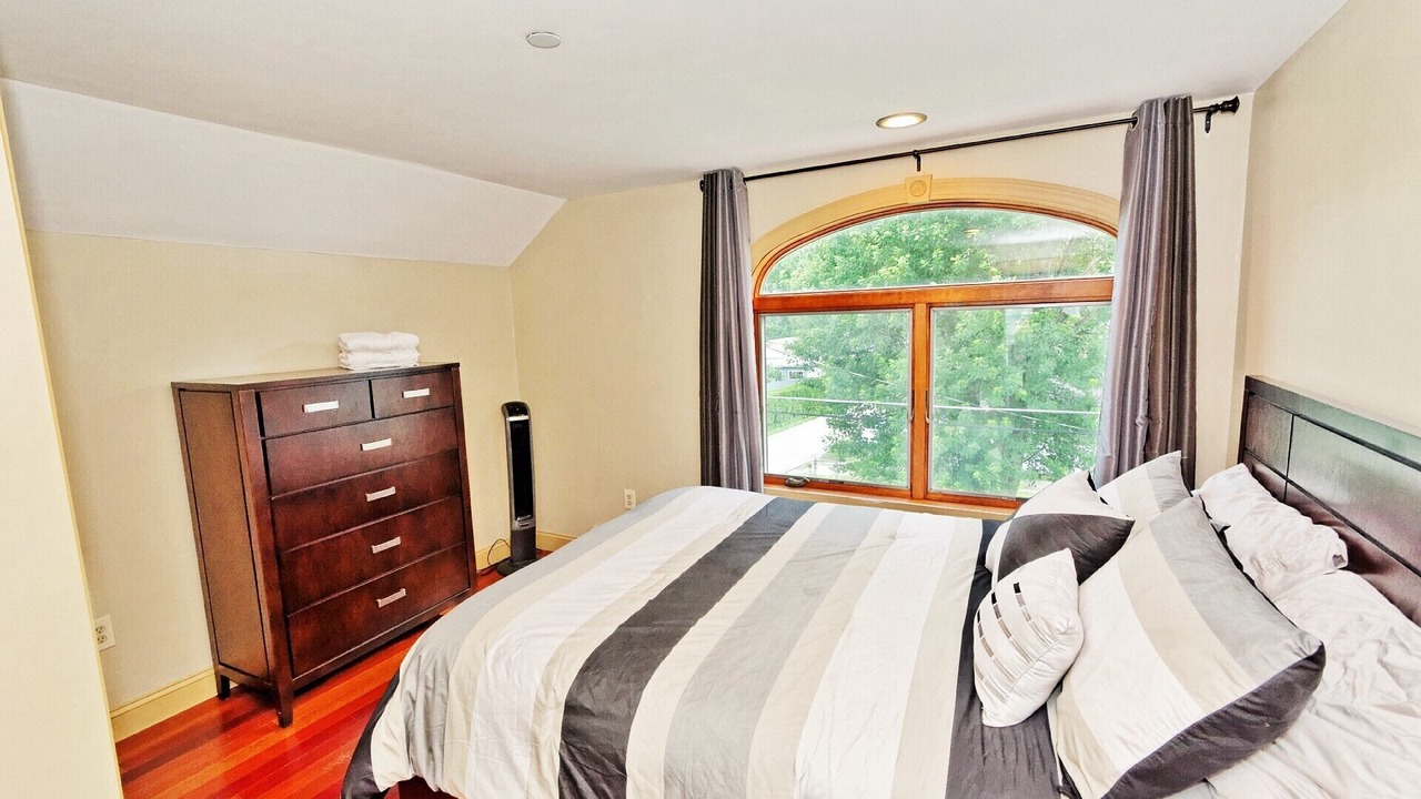 Photo of Bedroom in Saratoga Springs