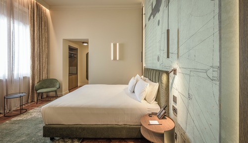 Deluxe Double Room (1)