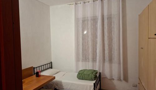 Single Room with Shared Bathroom